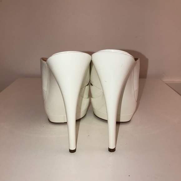 CASADEI WHITE PATENT CRISS CROSS SANDALS - Picture 4 of 5